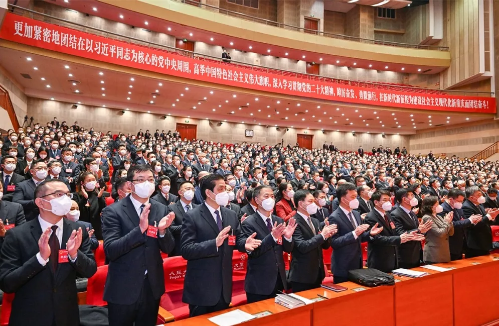 重慶巨成集團(tuán)總經(jīng)理黃怡霖參加重慶市第六屆人大會(huì)議